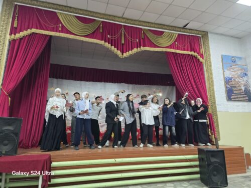 Улыбки и благодарность детей — учителям!