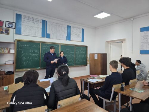 В гостях у старшеклассников: специалисты налоговой службы провели урок финансовой грамотности