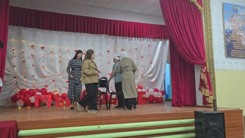 Улыбки и благодарность детей — учителям!